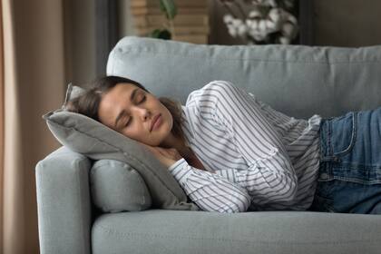 Dormir otorga varios beneficios para la salud según detallan diversas investigaciones científicas
