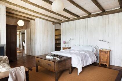 Dormitorio en suite en la casa principal de esta pequeña aldea.