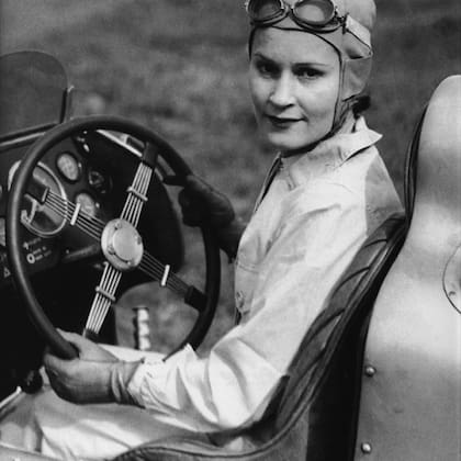 Dorothy Levitt, pionera en la invención y la mejor piloto de su época