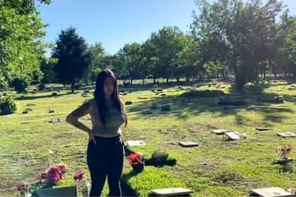 Dos actores grabaron un video porno en un cementerio de Hurlingham (Foto: Un medio en Morón)