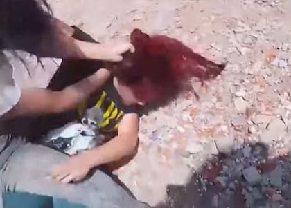 Dos adolescentes se trenzaron a golpes a pocos metros de la escuela N° 29 “Hipólito Bouchard”, en Pablo Nogués