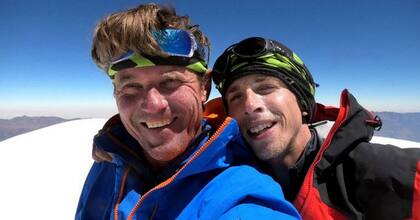 Dos alpinistas checos de élite Marek Holecek y Radoslav Groh se encuentran atrapados a 7.000 metros en el Baruntse, en Nepal, tras una tormenta