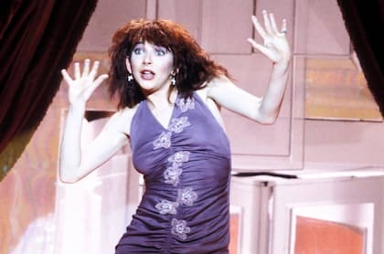 Dos años antes de su lanzamiento, Bush estudió baile y mimo con la misma coreógrafa que había trabajado con David Bowie