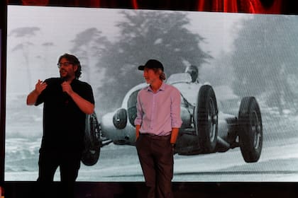 Dos años después de anunciado el proyecto, se dio a conocer que comienza el rodaje de la serie sobre la vida y la carrera de Juan Manuel Fangio