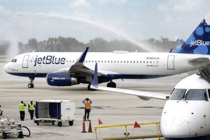 Dos aviones de JetBlue chocaron en plena pista de aterrizaje