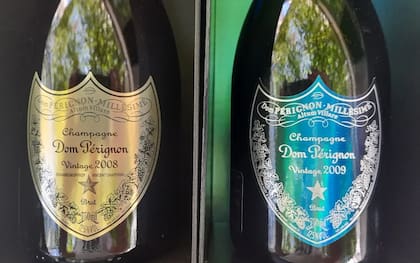 Dos botellas de Dom Pérignon que Gustavo Agostini sumó recientemente a su cava; el enólogo empezó a trabajar en julio en la famosa marca, de más de 350 años