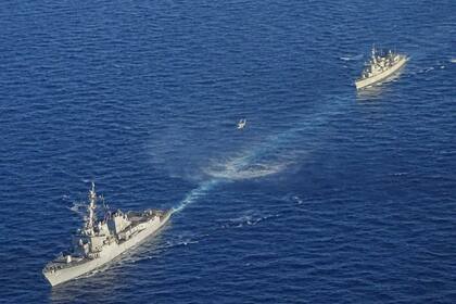 Dos buques que participan en un ejercicio militar greco-estadounidense en el mar Mediterráneo oriental al sur de Creta, el 24 de agosto de 2020