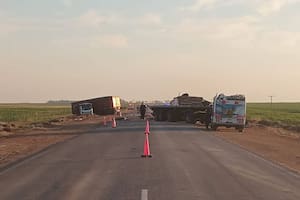 Dos camiones chocaron de frente en la ruta 4: uno de los conductores murió