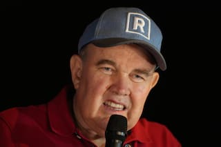 Dos candidatos con visiones radicalmente opuestas se disputan el segundo lugar del balotaje en Perú