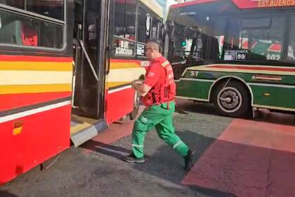 Dos colectivos de las líneas 59 y 67 chocaron en el cruce de las avenidas Santa Fe y 9 de Julio