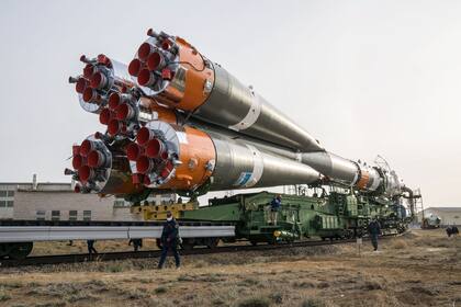 Los tres astronautas partieron desde el cosmódromo de Baikonur, operado por Rusia, en Kazajistán, luego de haber cumplido una estricta cuarentena por el coronavirus