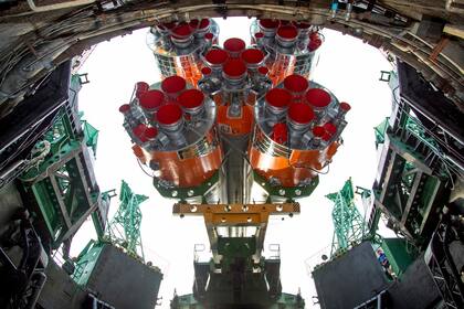 Momento que fue montada la impactante nave espacial Soyuz MS-16 que llevó a la nueva tripulación a la Estación Espacial Internacional 