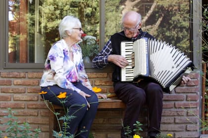 Dos de los compañeros de residencia del abuelo de Freddy Hunt, en sus ratos de esparcimiento.