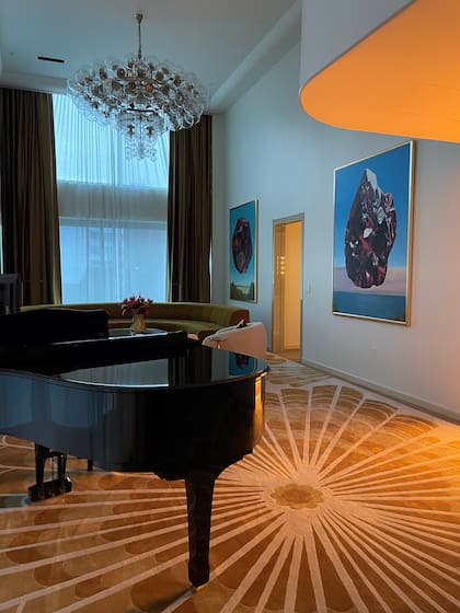 Dos de los cuadros de Cynthia Cohen en la Faena Suite