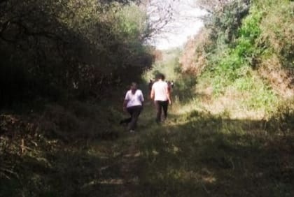 Dos de los imputados y, más adelante, un grupo de chicos entre los que está Loan Peña, en una imagen de los momentos previos a la desaparición incorporada al expediente