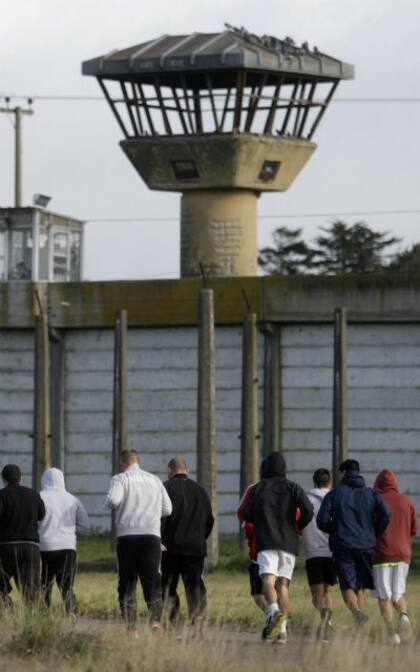 Dos días a la semana, un grupo de reclusos corren en el Penal de Batán