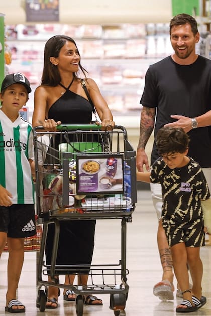 Dos días después de su llegada, la familia revolucionó la Florida con su visita al supermercado Publix en Palm Beach.