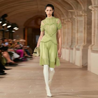 Dos días después, el viernes 30 de septiembre, Justina Ageitos desfiló para Victoria Beckham