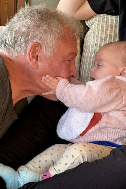 Dos días más tarde de ser abuelo, Abdalá II fue operado de una hernia sin complicaciones y el miércoles retomó sus deberes reales.