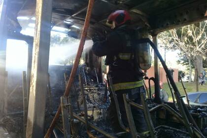 Dos dotaciones de bomberos de la Ciudad trabajaron para sofocar el incendio