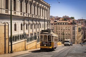 El reloj de Lisboa que gira hacia el pasado