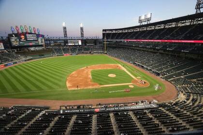 Dos empleados de los White Sox conseguían entradas de cortesía de empleados del club y luego las entregaban a Lee para que él las vendiera en una plataforma de venta de tickets online