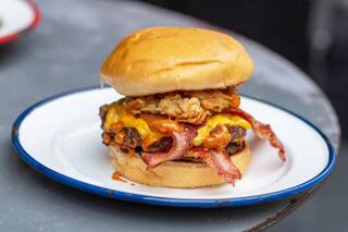 Un festival para elegir la mejor y promos en locales para los amantes de “las burgers”