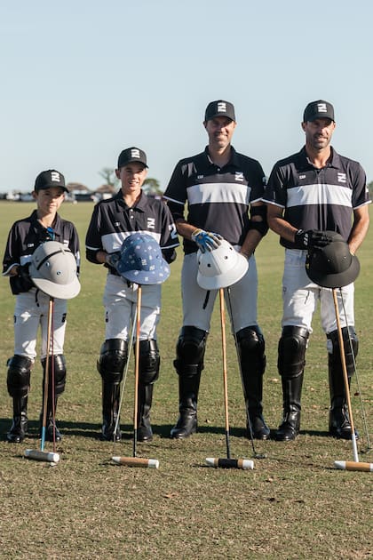 Dos generaciones de Pieres: Félix, Indalecio, Gonzalo (h) y Facundo.