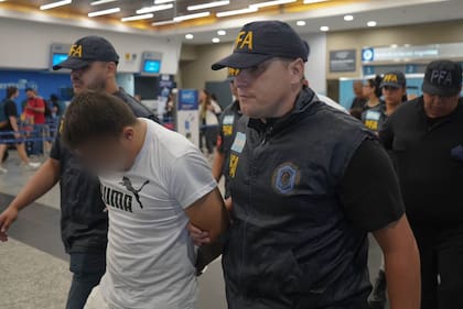 Dos hombres de nacionalidad colombiana entraron a robar a un departamento de Caballito, los detuvieron y los expulsaron del país