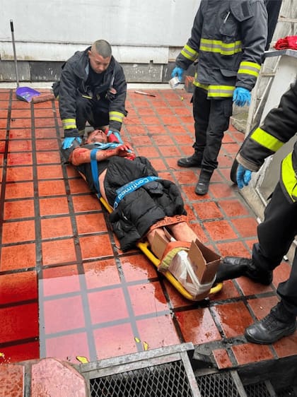Dos hombres se atacaron con cuchillos en una pensión de La Plata
