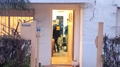 Dos hombres vandalizaron un local de la Coalición Cívica en Pilar