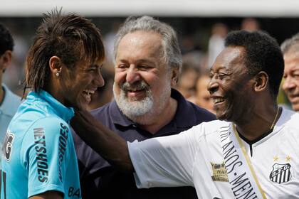 Dos íconos de Santos: Neymar y Pelé, cuando Ney aún estaba en el Peixe