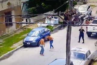 Dos jóvenes se agarraron a trompadas en la calle y fueron detenidos