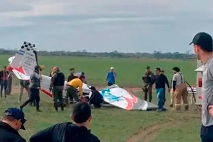 Dos personas murieron al estrellarse un avión en Charata, en Chaco