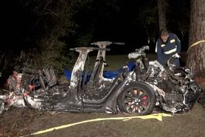 Dos personas mueren en un accidente de un Tesla sin conductor