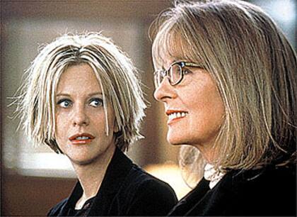 Meg Ryan y Diane Keaton en la película No nos dejes colgadas. En el film, que se estrenó en el año 2000, Keaton fue protagonista y también directora