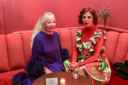 Dos potencias se saludan en Recoleta: la princesa Laetitia D'Arenberg y la diseñadora española Ágatha Ruiz de la Prada.