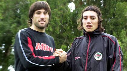 Dos que cantan volver en Estudiantes