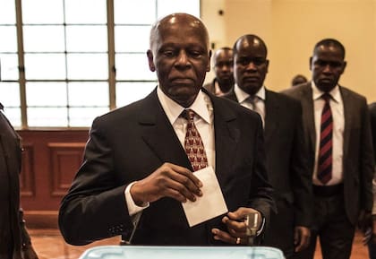 José Eduardo dos Santos estuvo casi 40 años en el poder en el pais petrolero africano