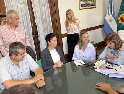 Dos semanas atrás, la ministra Patricia Bullrich recibió a los presidentes de las Sociedades Rurales de Carlos Casares y 9 de Julio, entre otras