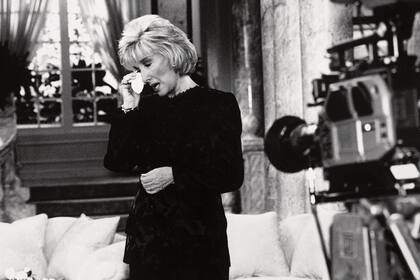 Dos semanas después de la muerte de su marido, Mirtha regresó a sus históricos almuerzos. En su ausencia, Alejandro Romay la reemplazó en la conducción del programa.