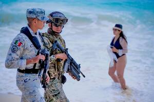 México militariza sus playas más turísticas para contener la violencia