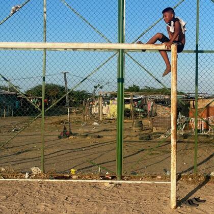 Dos tercios de la población en La Pista son niños