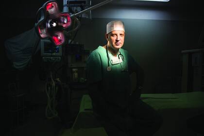 Dos veces por semana ejerce la medicina, por la mañana, en un instituto privado de Olivos