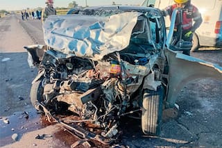 Brutal choque de frente sobre la Ruta Provincial 20: tres víctimas fatales y dos adolescentes en grave estado