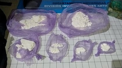 Dosis de cocaína y pasta base incautadas en uno de los procedimientos realizados en la 1.11.14