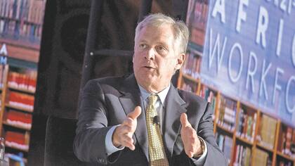 Douglas Oberhelman dejará la presidencia ejecutiva a fin de año