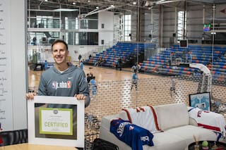 Construyó en el país el único edificio que replica las villas olímpicas europeas