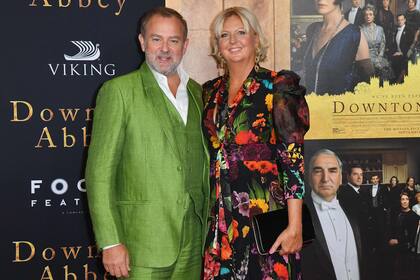 Hugh Bonneville junto a su esposa, Lulu Williams