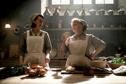 El largometraje fue escrito por Julian Fellowes, quien aseguró que la historia desafiará el status quo